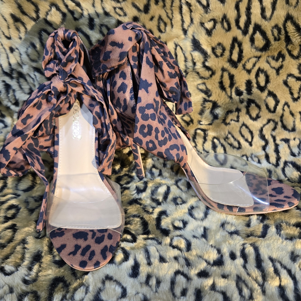Shoe Dazzle Leopard Print Sandals with Ankle Bow